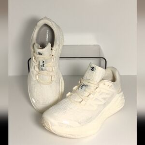 Salomon Aero Glide Lightweight Cream Running Shoes Size 10.5 Women